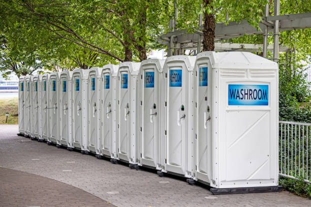 Best Portable restroom trailer rental  in Dysart, IA