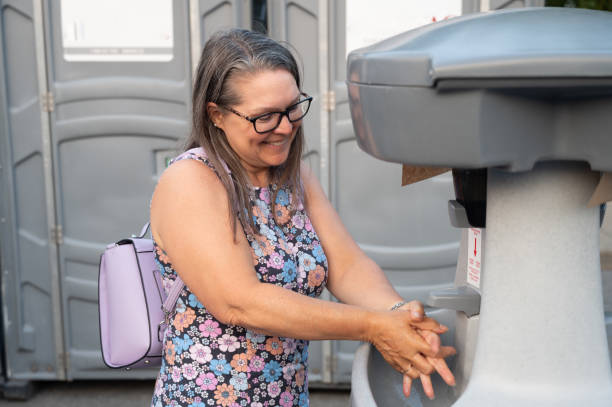 Best Luxury portable toilet rental  in Dysart, IA
